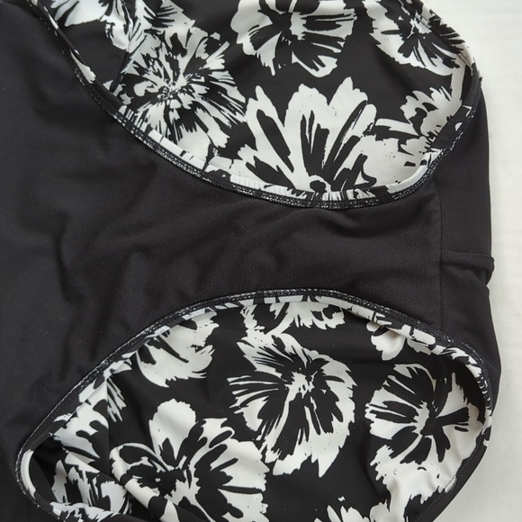 Time and Tru Mesh Floral One Piece Swimsuit XL Black White FLAW 16/18 - Picture 10 of 16
